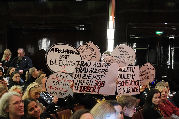 Kolleginnen protestieren gegen die Vorschläge